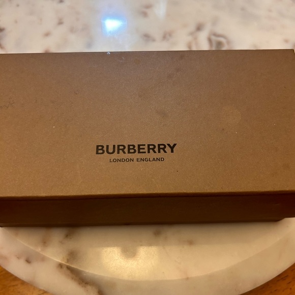 Elegant Tan Sunglasses - Picture 7 of 7